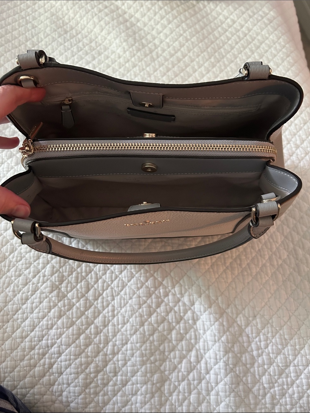 kate spade Gray and White Pebbled Leather Satchel with matching wallet - Picture 4 of 10